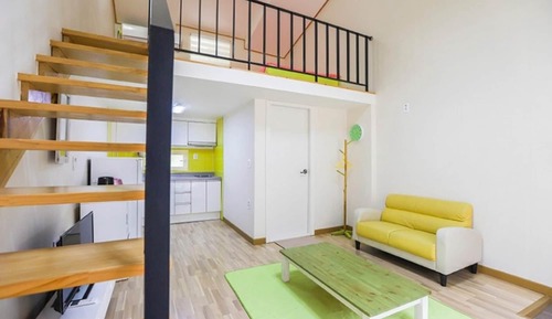 Room (Orange room)