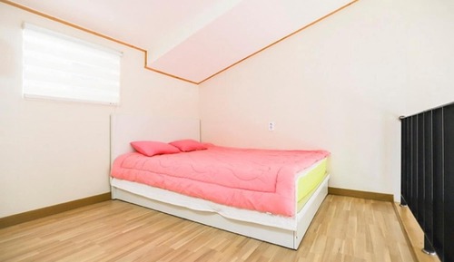 Room (Pine Room)