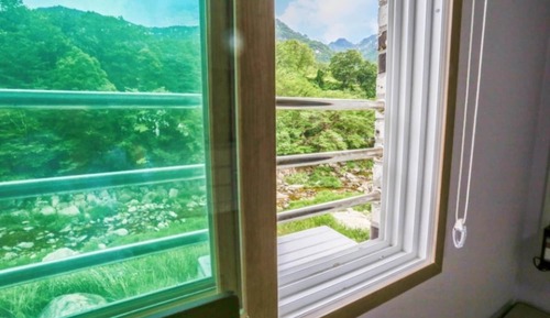 Room (Jungseonam Rock (No 202))