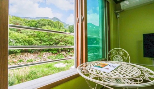 Room (Sinseonbong (101))