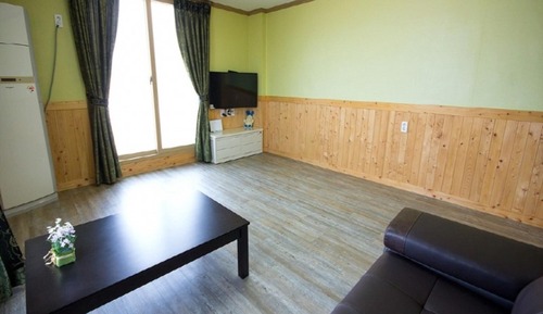 Room (Pyeonbaek No 1 (group))