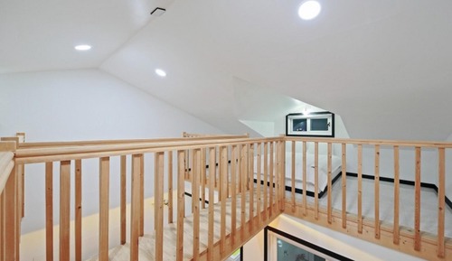 Room (Alice 10 )