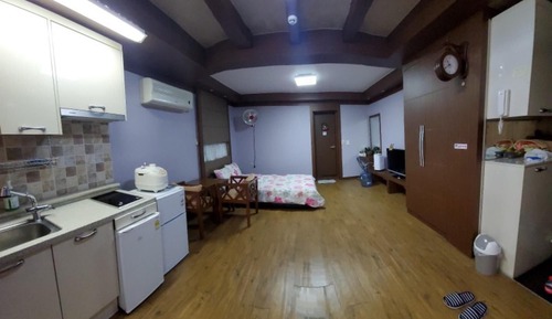 Room (Suk)