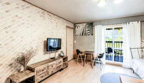 Room (Small tree)