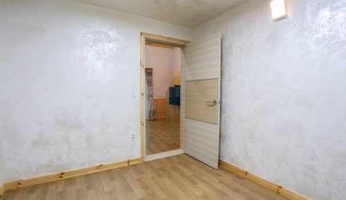 Room (Purple (duplex))