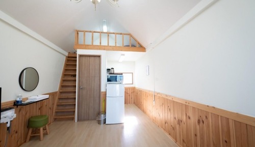 Room (102 (Duplex Unshared House))
