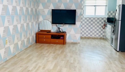 Room (Room 203)