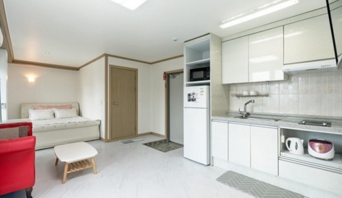 Room (Building A Room 201 (Ocean View/Priva)