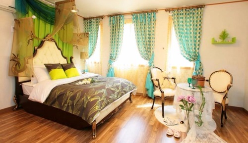 Room (Lavender)