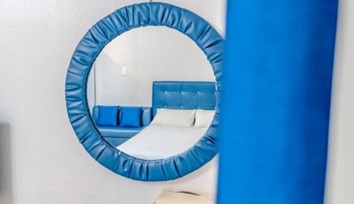 Room (No 203 (room with bed))