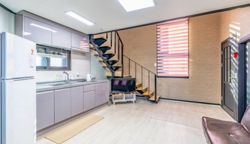 Room (Room 101 (Group Room Duplex))