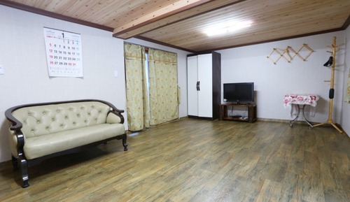 Room (Pegasus)
