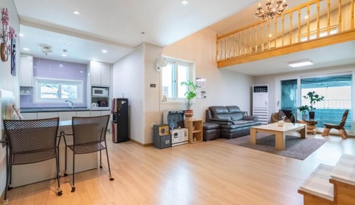 Room (Leaf Room (Duplex))