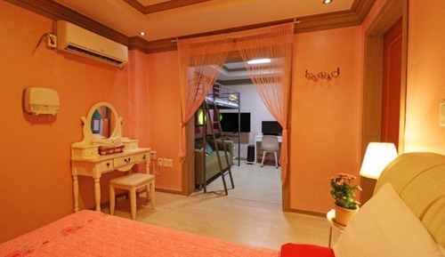 Room (Red 1st floor (bed 2))