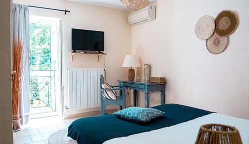 Habitación estándar con 1 cama doble o 2 individuales, vistas a la piscina