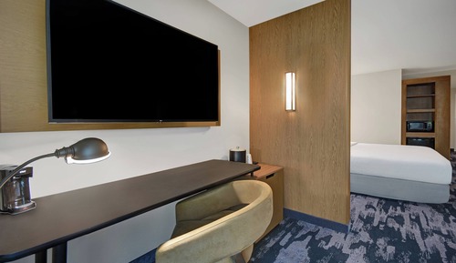 Suite, 1 cama de matrimonio grande con sofá cama (Mobility Accessible, Roll-in Shower)