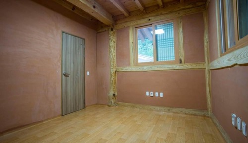 Room (Hanok 1-dong)