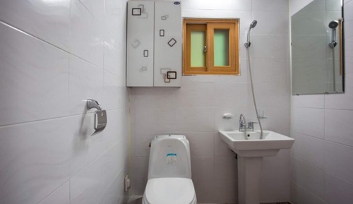 Room (Hanok 2-dong)