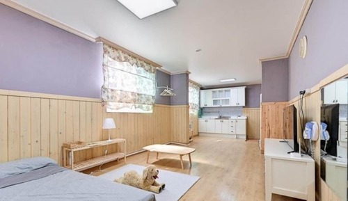 Room (Thyme)