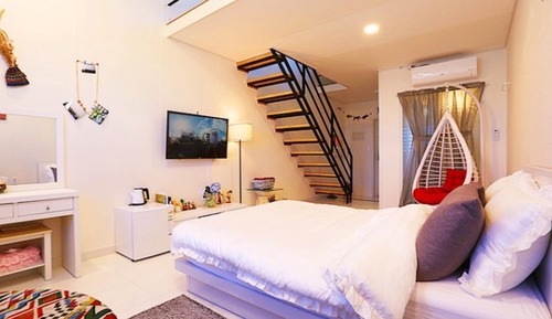 Room (Room 203 (multiple floors air conditi)
