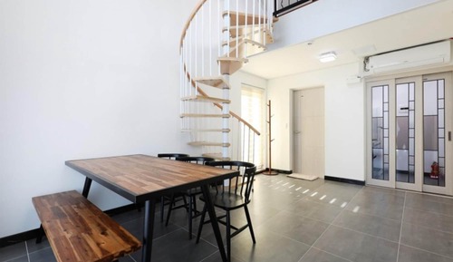 Room (T202)