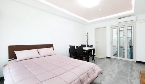 Room (C103)