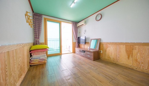 Room (303 (23m ondol))