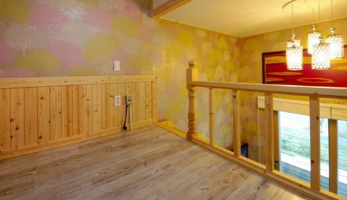 Room (Room 202)