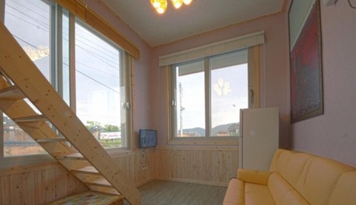 Room (Room 105)
