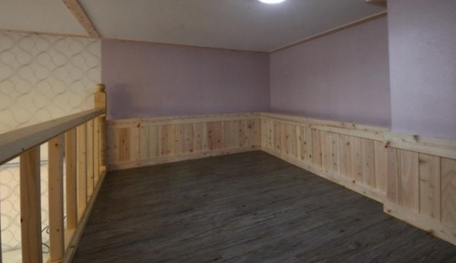 Room (Room 102)