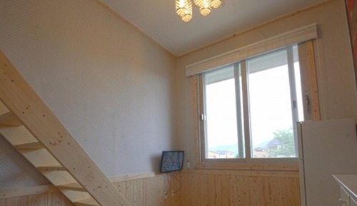 Room (Room 103)
