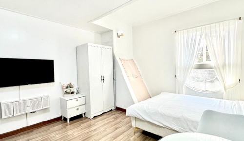 Room (cherry blossom)