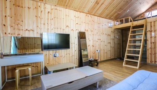 Room (Building B-2)