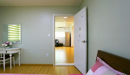 Room (Nut pine)