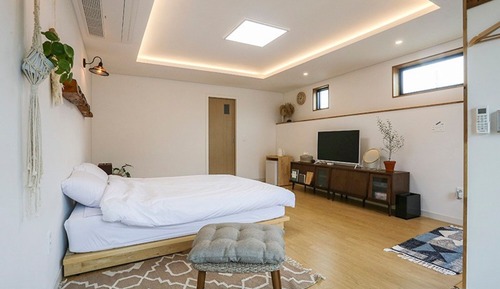Room (Room 2)