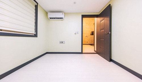 Room (103 (upstairs))
