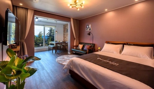 Room (No 202 )