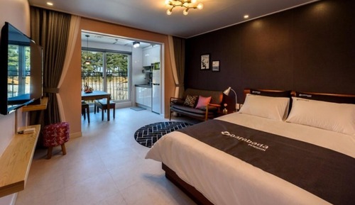 Room (No 101 )