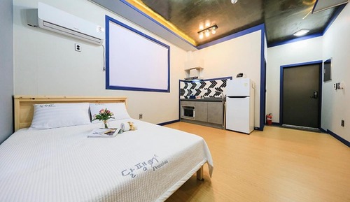 Room (Room 201 (Ondol room))