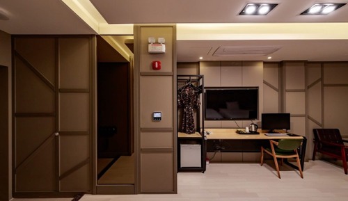 Room (BUSINESS 220)