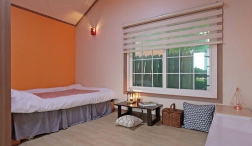 Room (Small 5 (Individual Terrace))