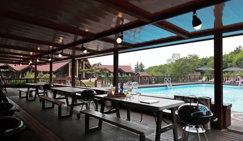 Room (Large 2 (Individual Terrace))