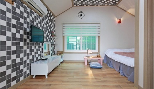 Room (Small 8 (Individual Terrace))