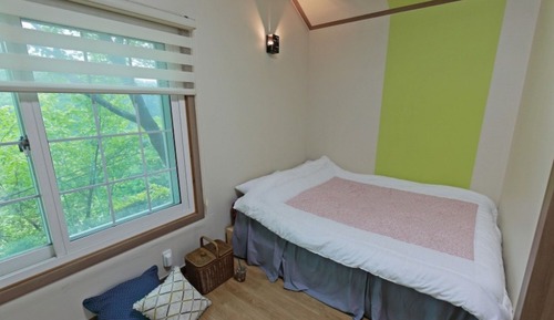 Room (Small 4 (Individual Terrace))