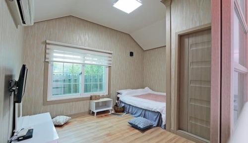 Room (Small 3 (Individual Terrace))