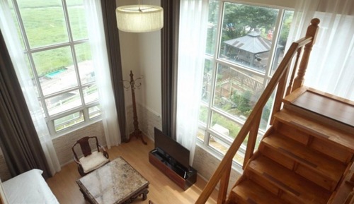 Room (Room 203)
