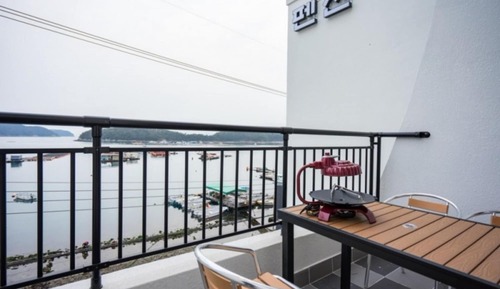 Room (A303 (Terrace Ondol Room))