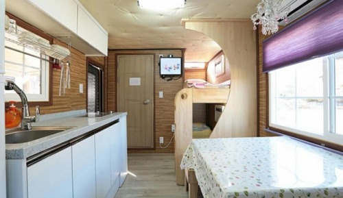 Room (Caravan No 1)