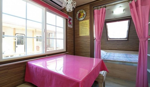 Room (Caravan No 2)