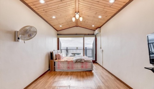 Room (205 (ocean view))